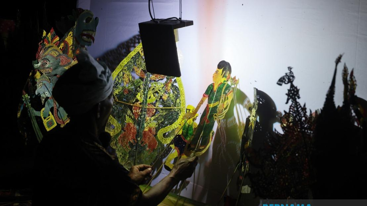 Bureaucratic Red Tape and Generation Gap Threaten Kelantan's Ancient Wayang Kulit Tradition