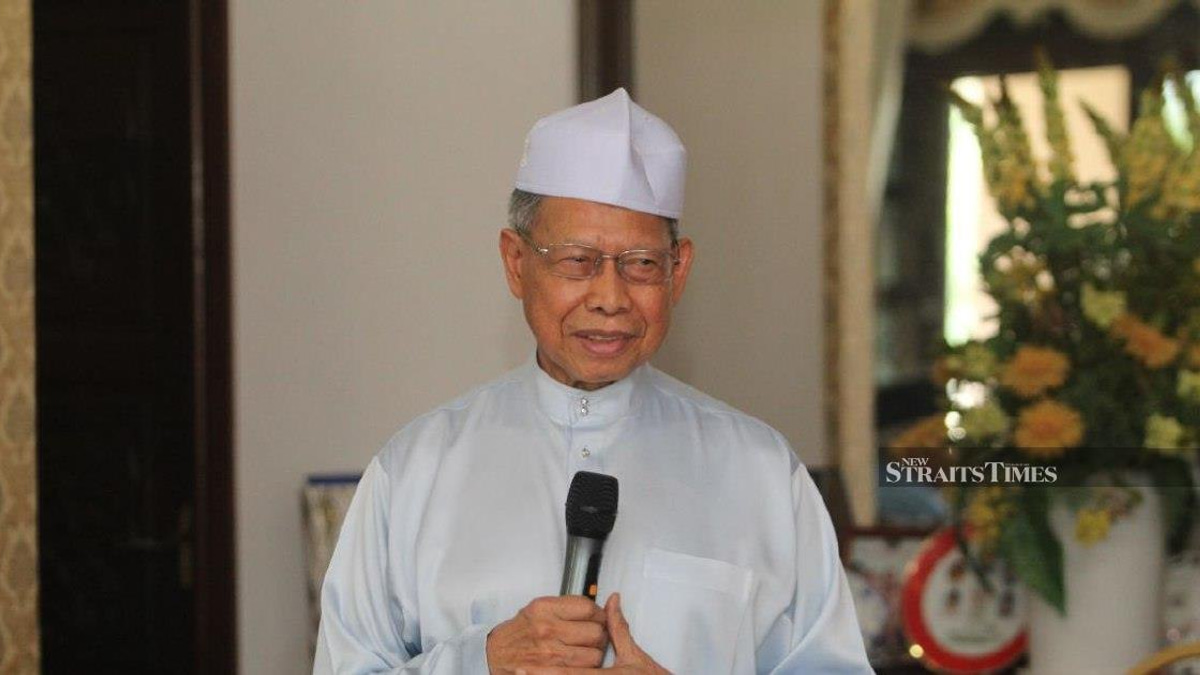 Mustapa Mohamed Rules Out GE16 Bid, Citing Health Constraints