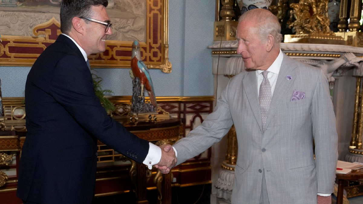 Andy Burnham Sworn in as UK Prime Minister Following Palace Meeting with King Charles