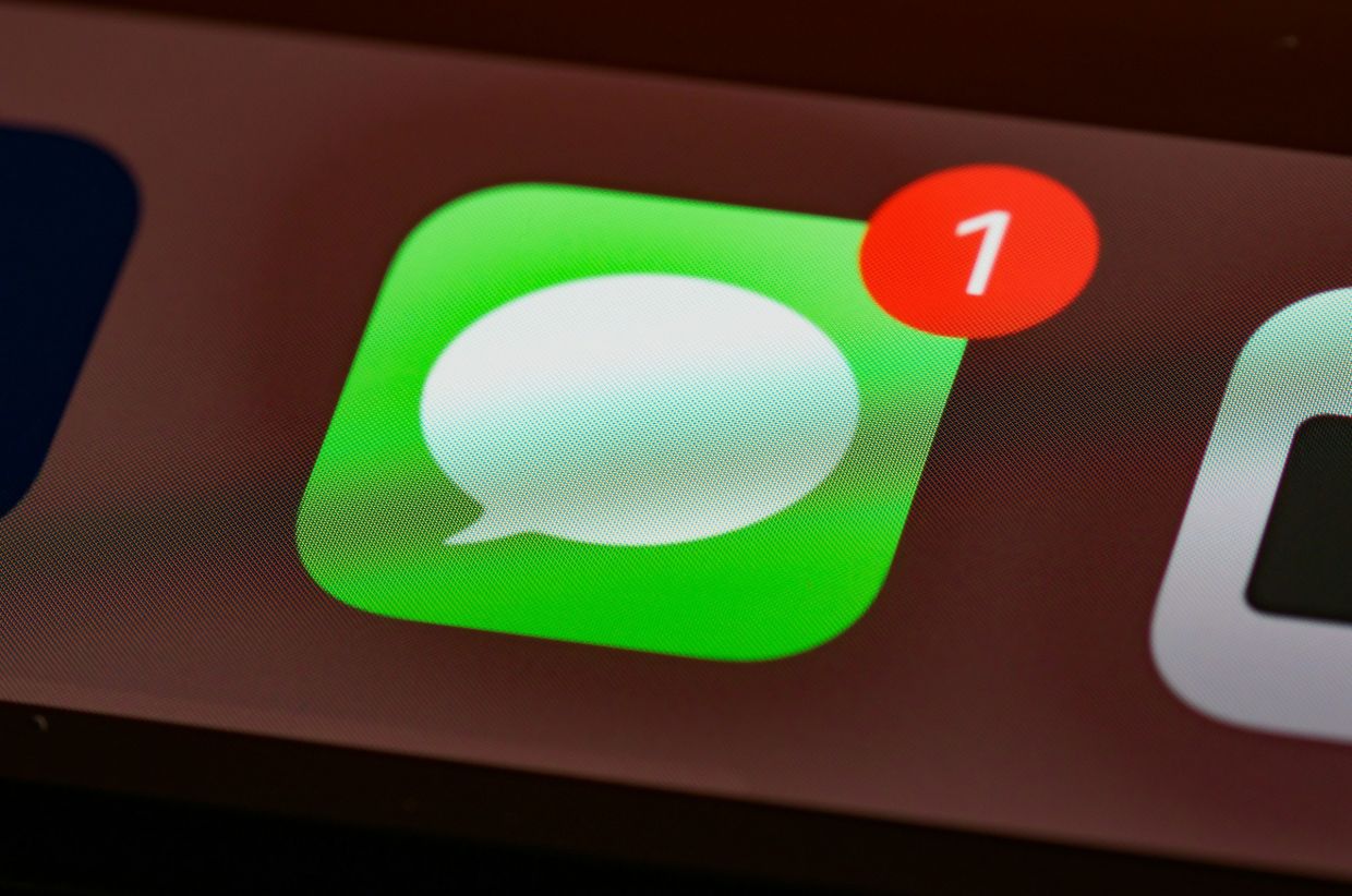 ChatGPT Now Controls Apple's iMessage, Reigniting Privacy and Rivalry Tensions