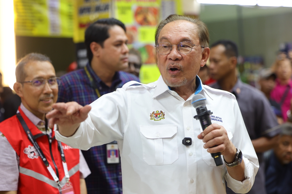 Anwar intensifies Negeri Sembilan push as campaign enters final phase
