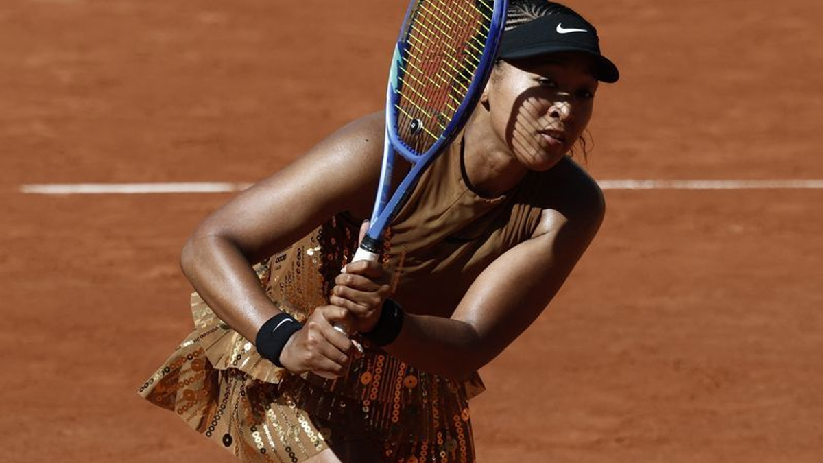 Osaka Dazzles in Couture at French Open, Defeats Siegemund in First Round