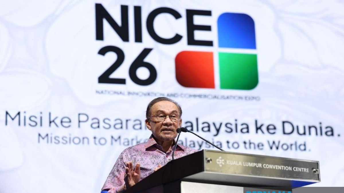 PM Anwar Calls for End to Bureaucratic Red Tape Stifling Innovation