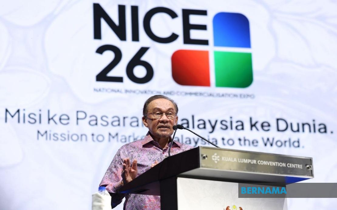 PM Anwar Calls for End to Bureaucratic Red Tape Stifling Innovation