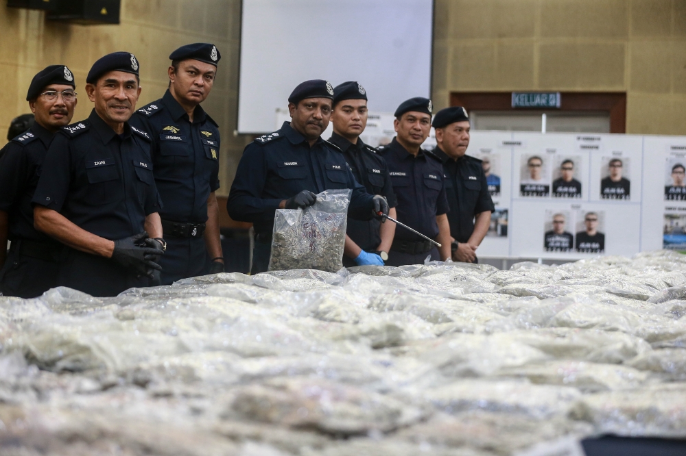 Fourteen Malaysians Arrested Abroad for Drug Smuggling Since January, Police Report