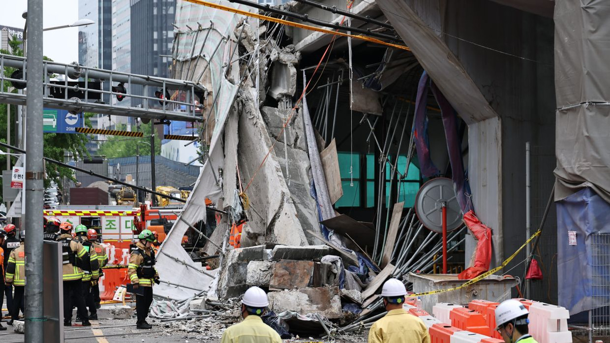 South Korean authorities raid Seoul offices and builders over deadly overpass collapse
