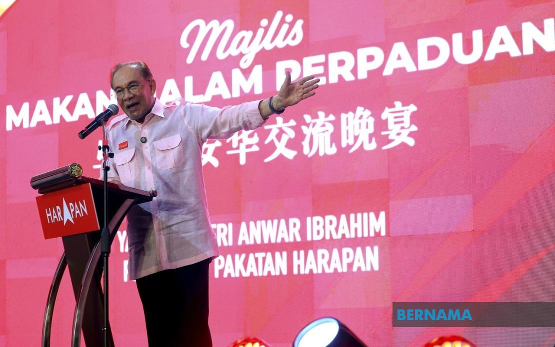 Anwar Challenges Opposition Over MB Race While Pitching Unity Government Credentials