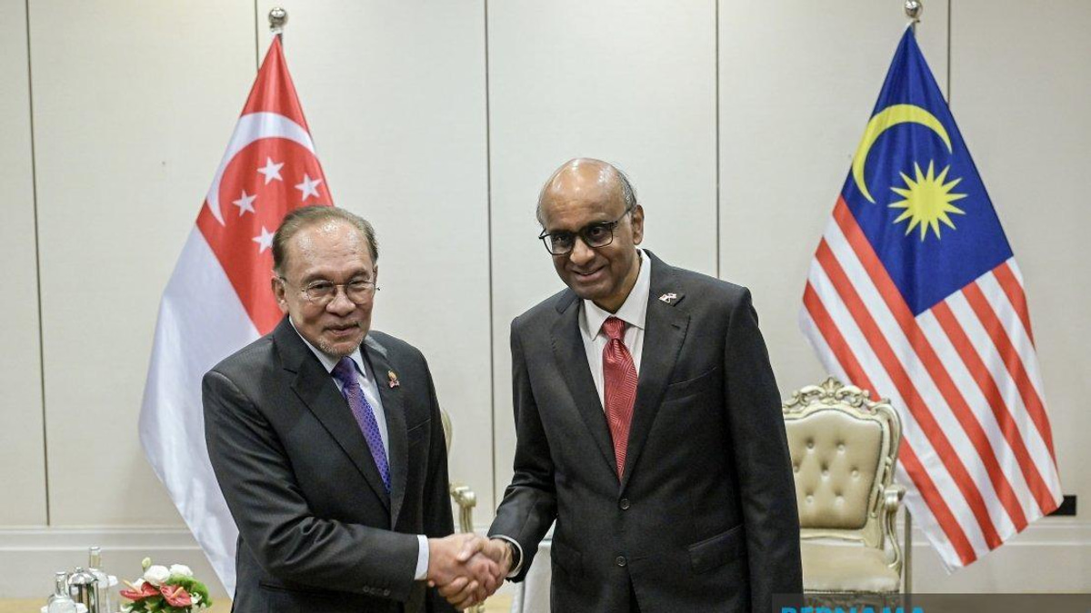 Anwar Receives Singapore President Tharman During State Visit