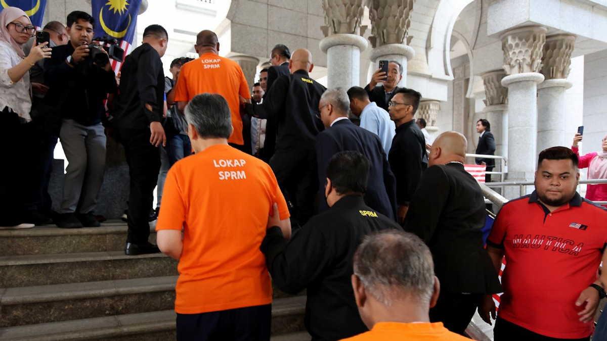 Former Tabung Haji CEO held for four more days in MACC investigation