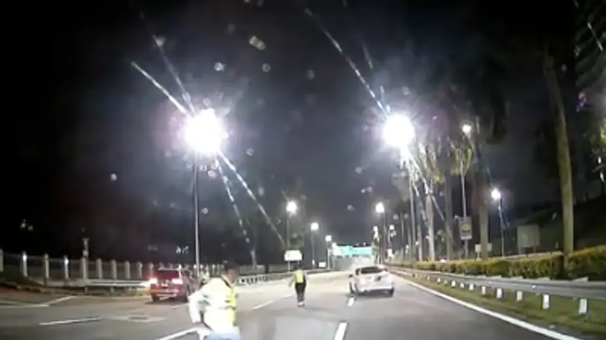 20-year-old arrested after driving through police roadblock in Mercedes