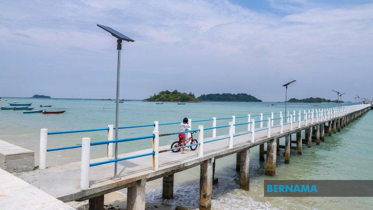 Pulau Tinggi Residents Pin Hopes on New Johor Leader to Fix Crumbling Jetty and Housing Crisis