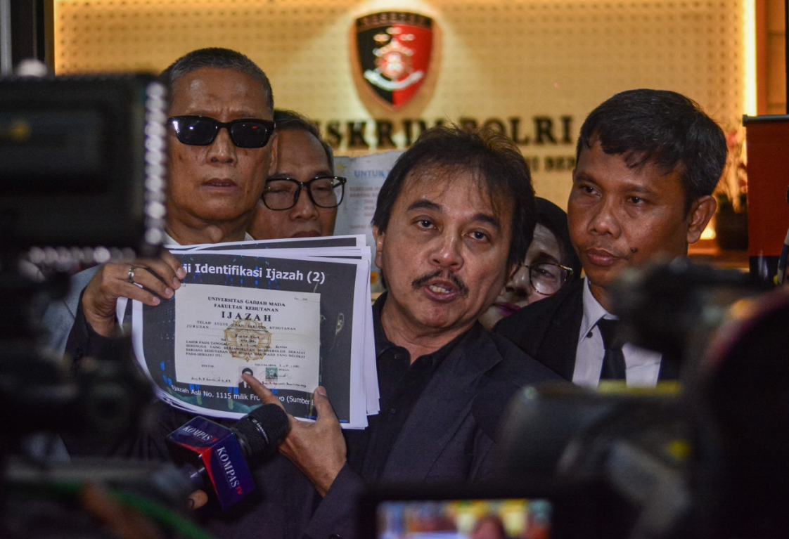 Ex-Indonesian Sports Minister Roy Suryo Detained Over Jokowi Diploma Defamation Case