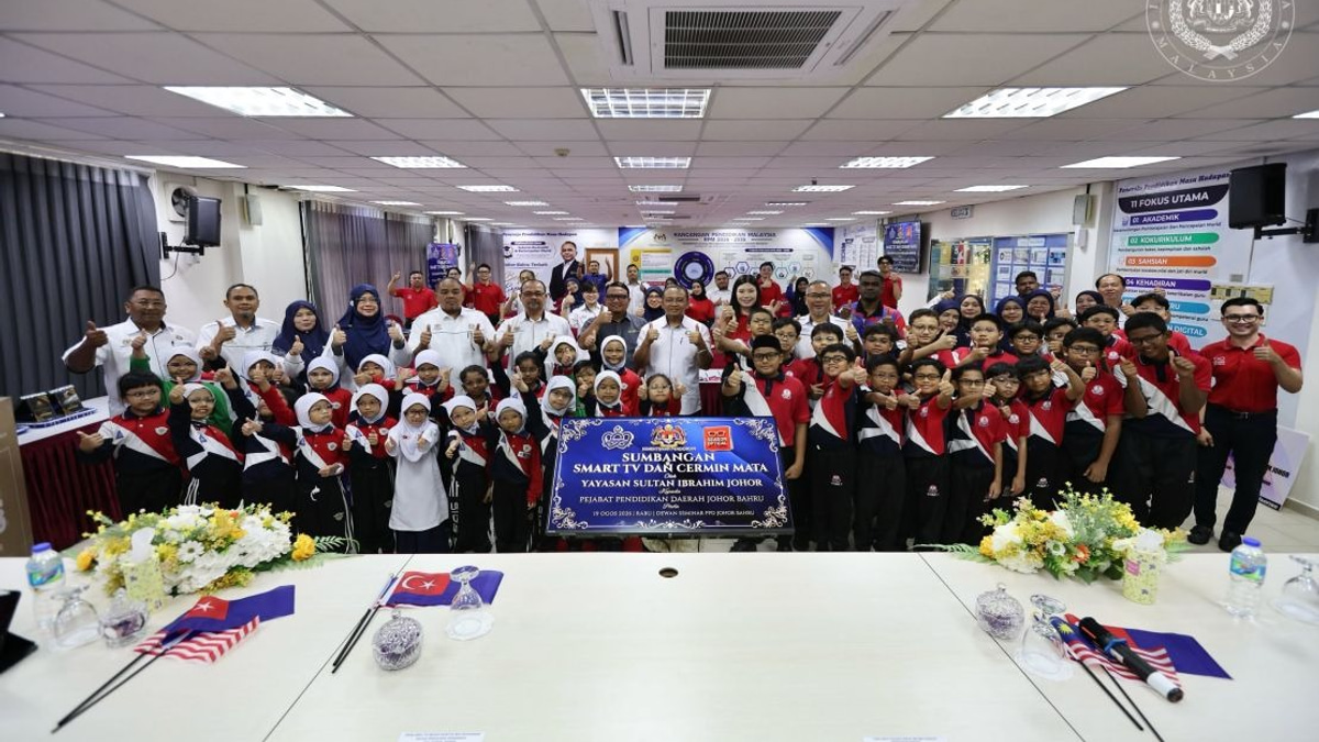YSIJ Equips Johor Schools With Smart TVs and Vision Screening as Part of Educational Welfare Drive