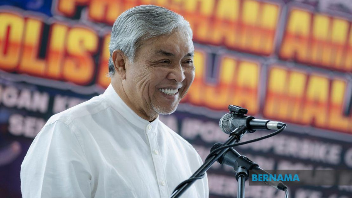 Ahmad Zahid Urges Malaysian Motorcycle Enthusiasts to Respect Foreign Traffic Laws
