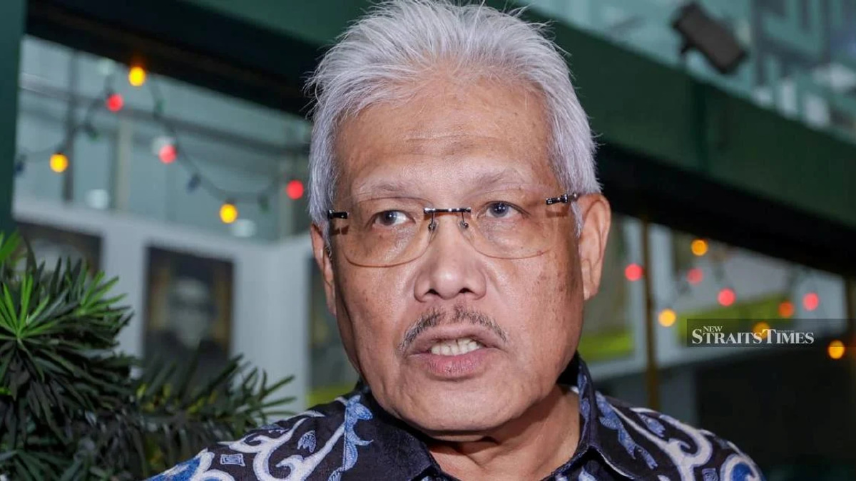 Hamzah Zainudin formally recognised as opposition leader with notice to parliament