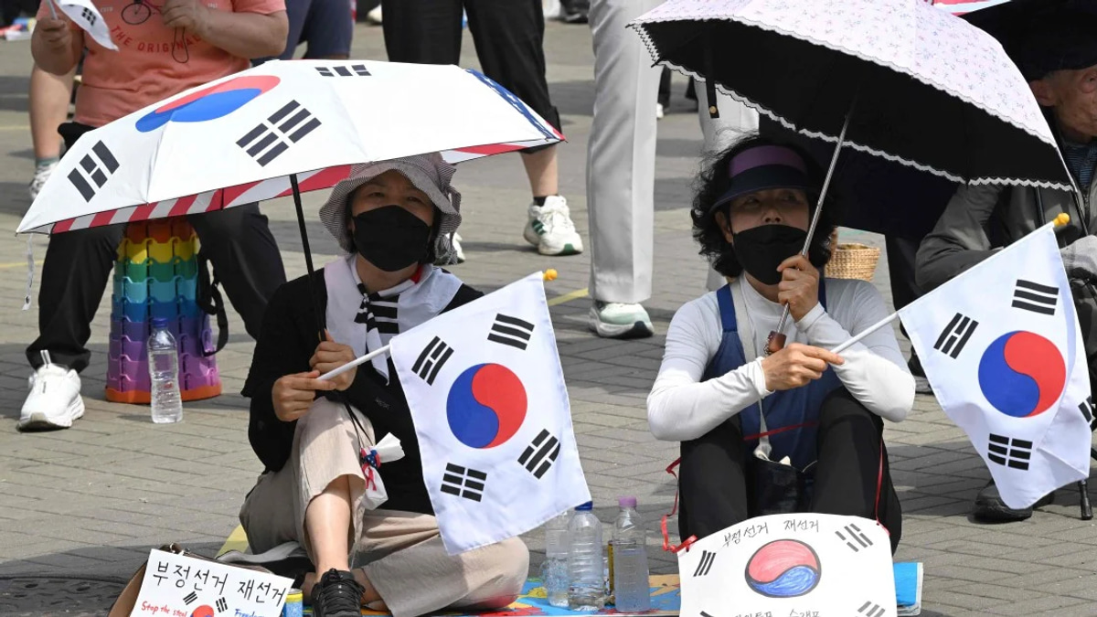 South Korea Parliament Investigates Election Commission Over June Ballot Shortages