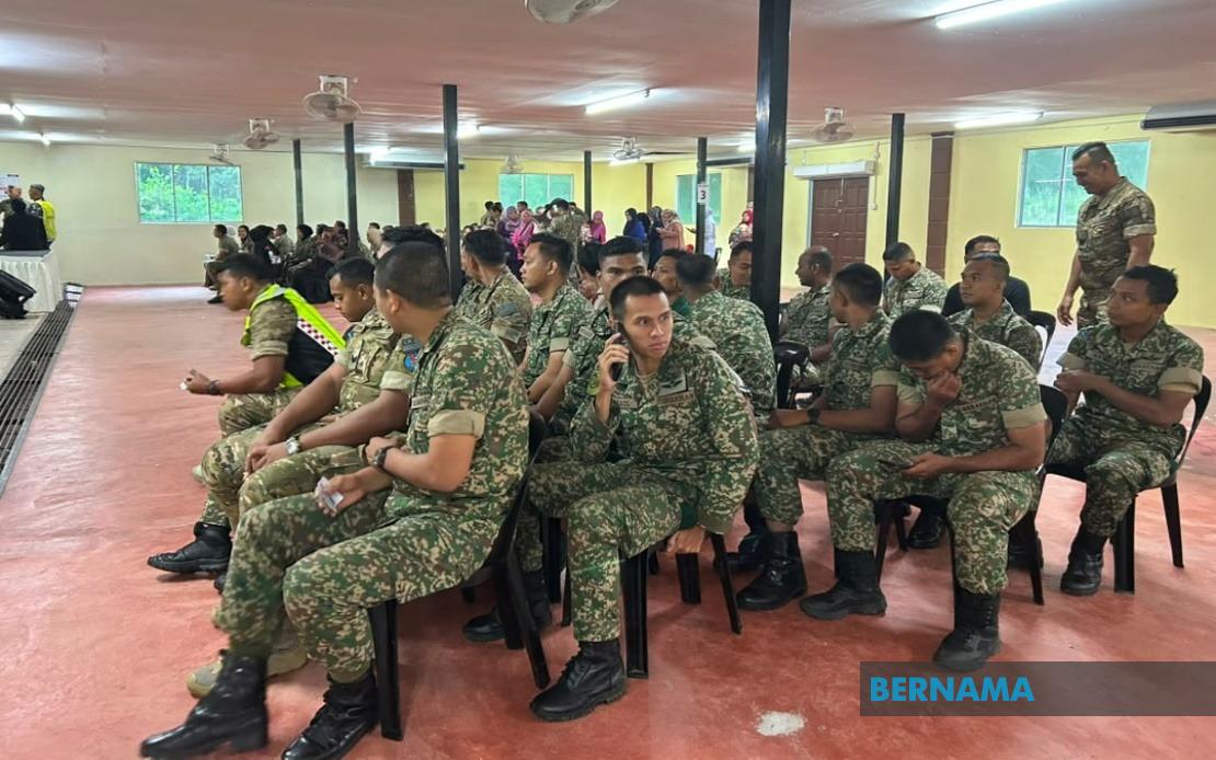 Saifuddin and Khaled Call on Johor Early Voters to Embrace Democratic Responsibility