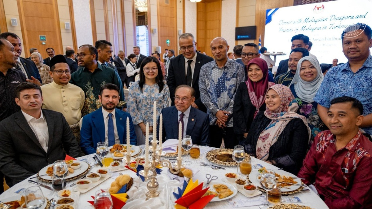PM Anwar Meets Malaysian Diaspora During Turkmenistan Visit