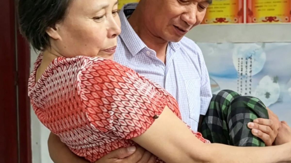 A Quarter Century of Devotion: How One Chinese Man's Care for His Paralysed Wife Became a Symbol of Marital Commitment