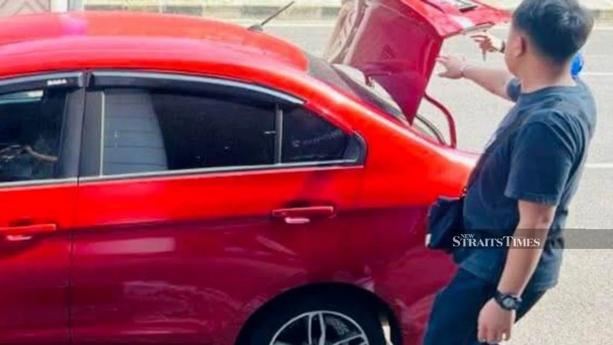 Illegal taxi tout arrested at KLIA, vehicle impounded