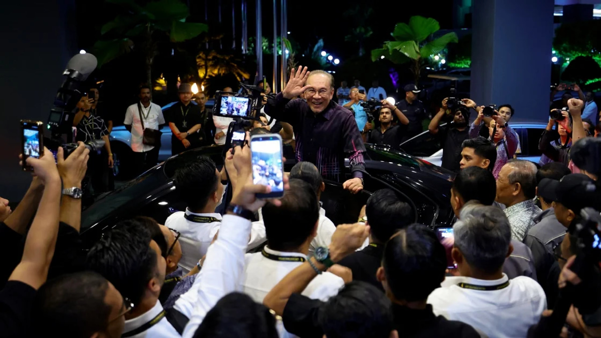 Anwar Says Abuse of Power, Not Racial Tensions, Is Malaysia's Core Challenge