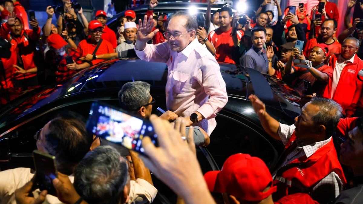 Anwar Affirms Unity Government Stability Amid Economic Growth