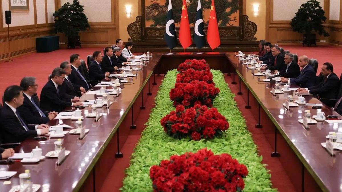 Xi Meets Pakistan PM as Mediators Push for Iran War Settlement