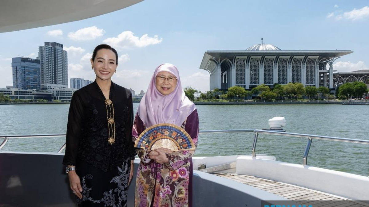Thai PM's Wife Tours Putrajaya on Lake Cruise During Official Visit