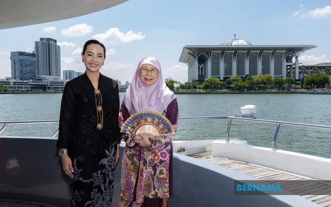 Thai PM's Wife Tours Putrajaya on Lake Cruise During Official Visit