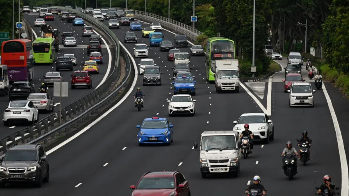 Singapore ride-hailing platforms extend driver surcharges until end of September amid fuel cost pressures