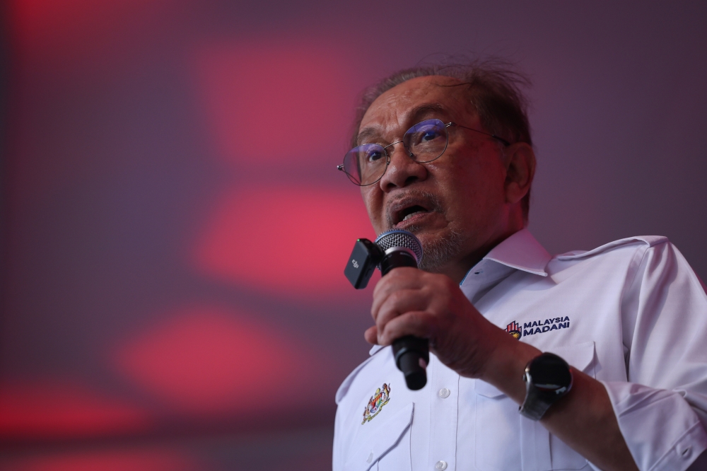 Anwar Condemns Opposition Walkout During Tabung Haji Inquiry Debate, Alleges Neglect of Depositors
