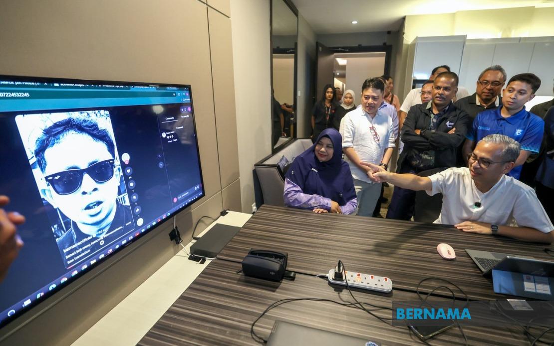 Communications Minister Praises Bernama's Professional Coverage of Johor Election