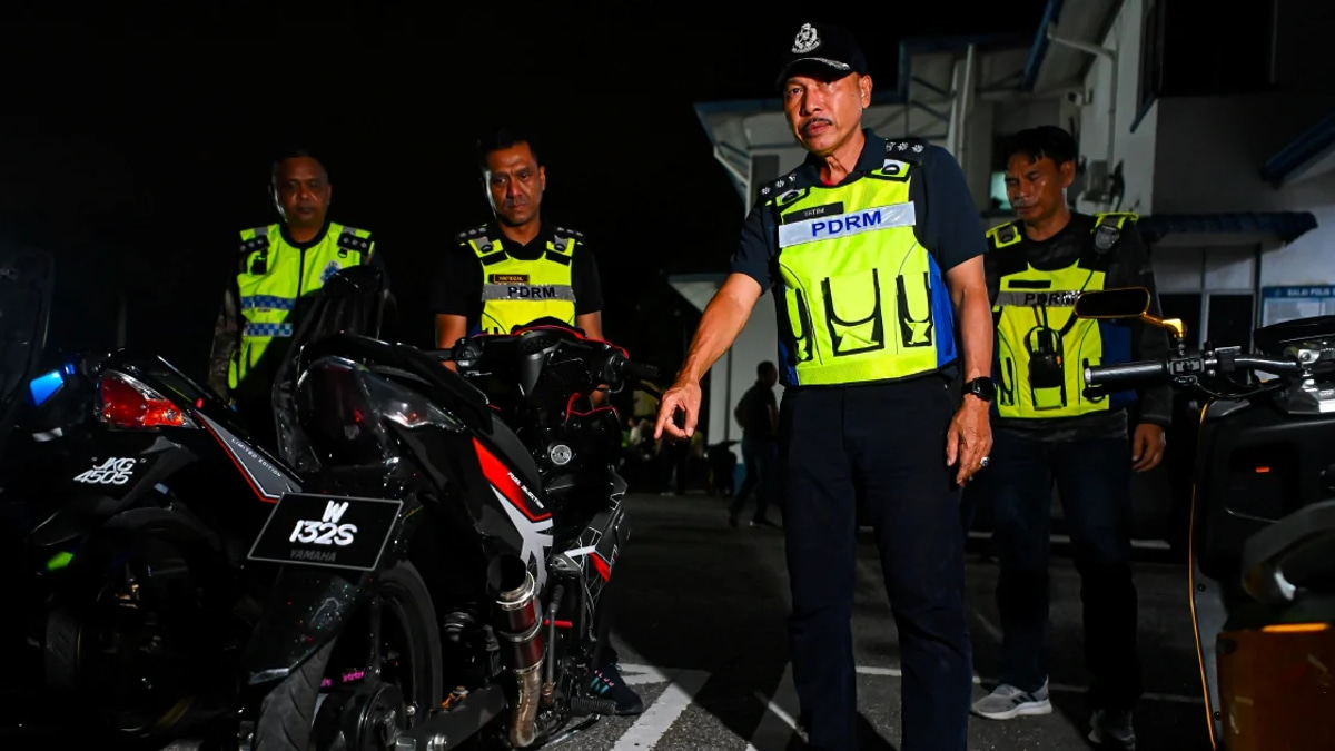 Police crack down on Senawang street racers with mass seizures and arrests