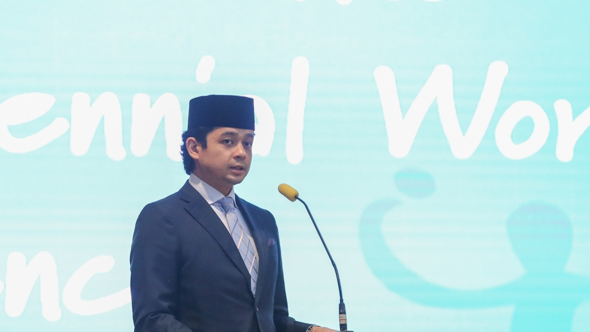Tengku Hassanal Orders Military to Get Pahang Sultan's Approval for Island Exercises