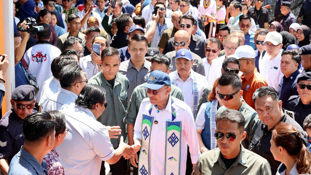 Anwar Allocates RM250,000 for Sipitang School Infrastructure