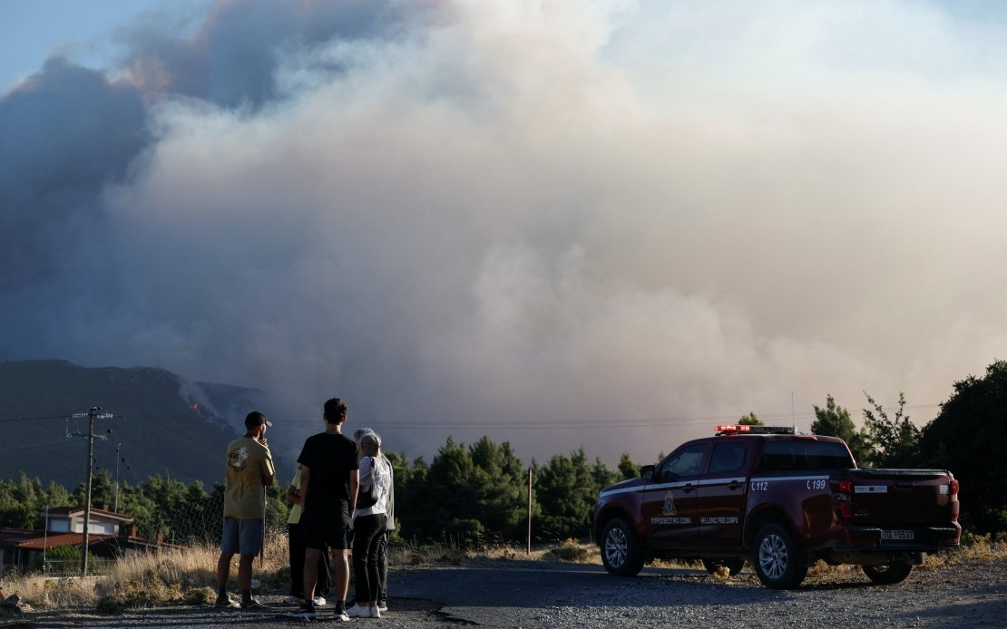 Greece Mobilises Massive Firefighting Force as Wildfire Threatens Megara Near Athens