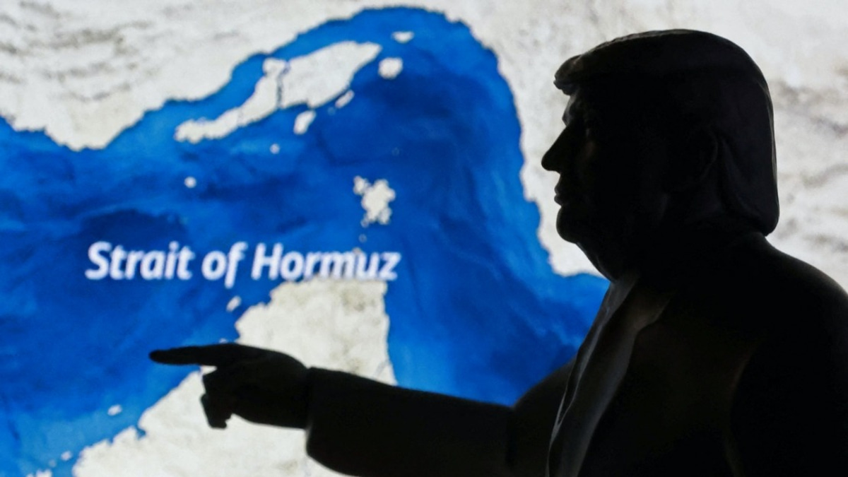Trump Threatens to Destroy Iranian Infrastructure Over Hormuz Ship Attacks