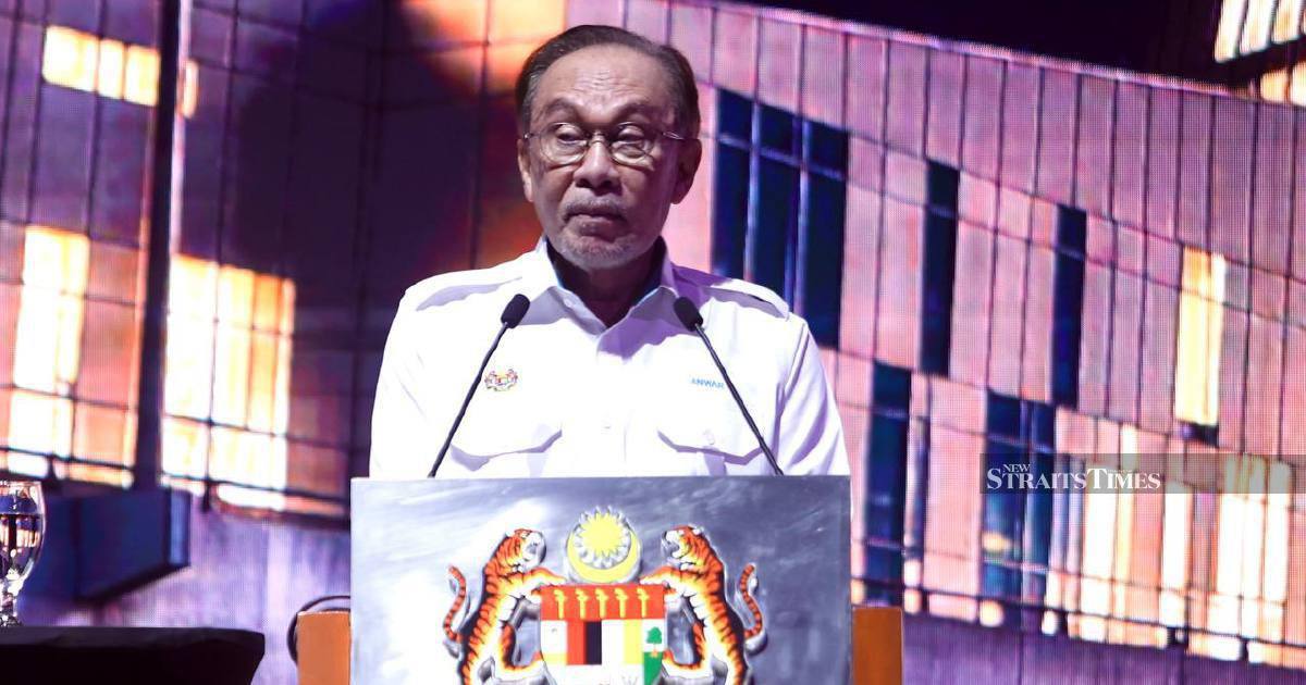 Anwar Urges Filmmakers to Embrace Creative Freedom While Respecting National Values