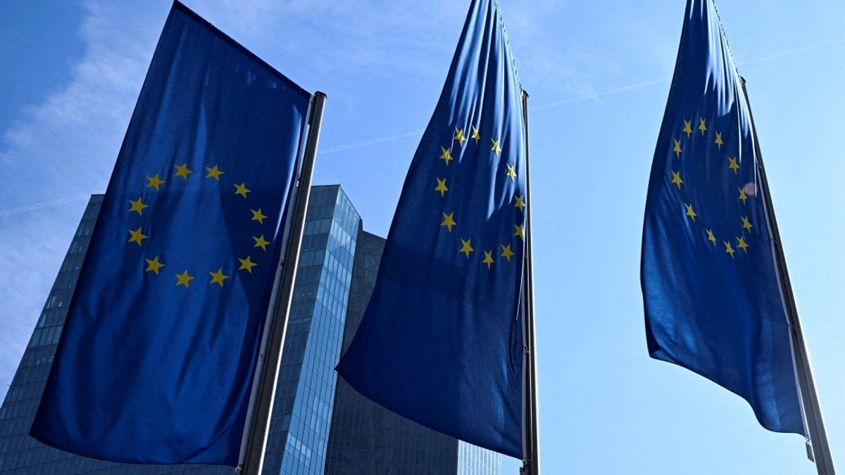 EU Freezes Russian Oil Price Cap For One Year To Prevent Moscow Windfall