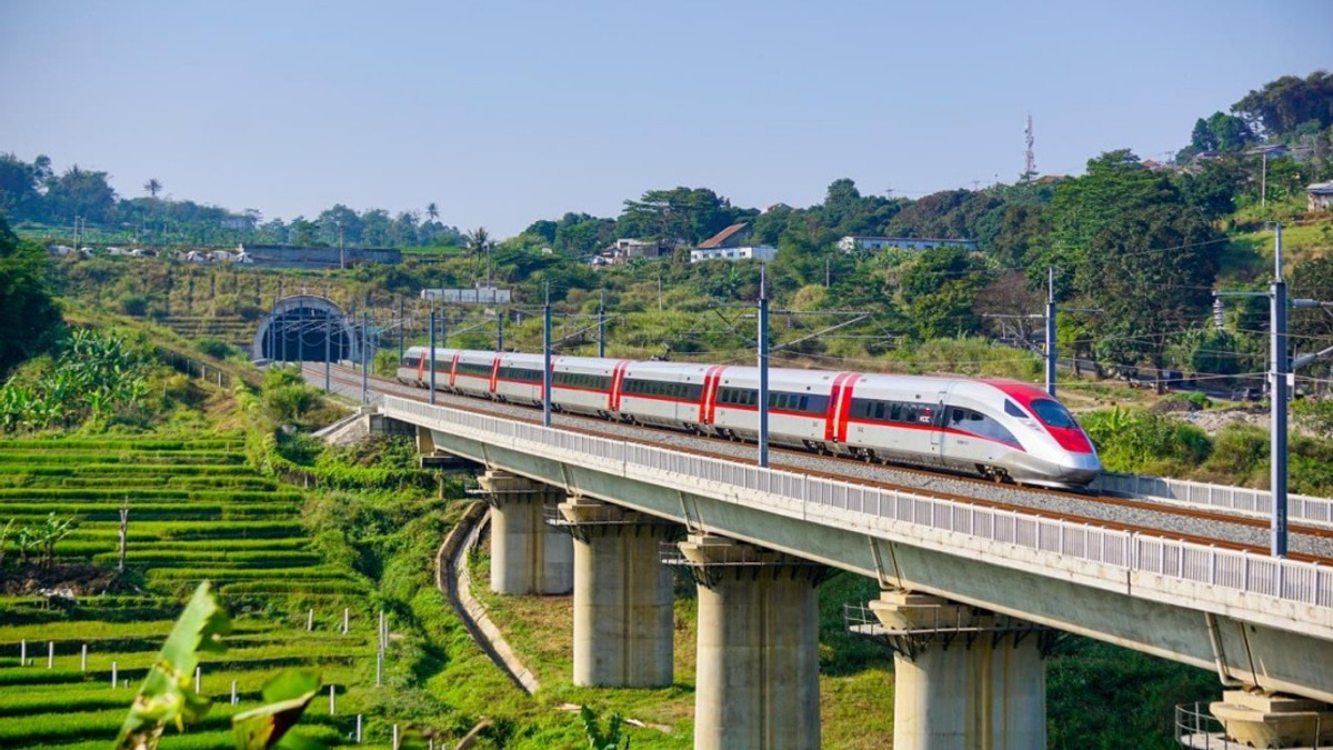 Indonesia Shuts Down 172 Illegal Railway Crossings To Boost Safety