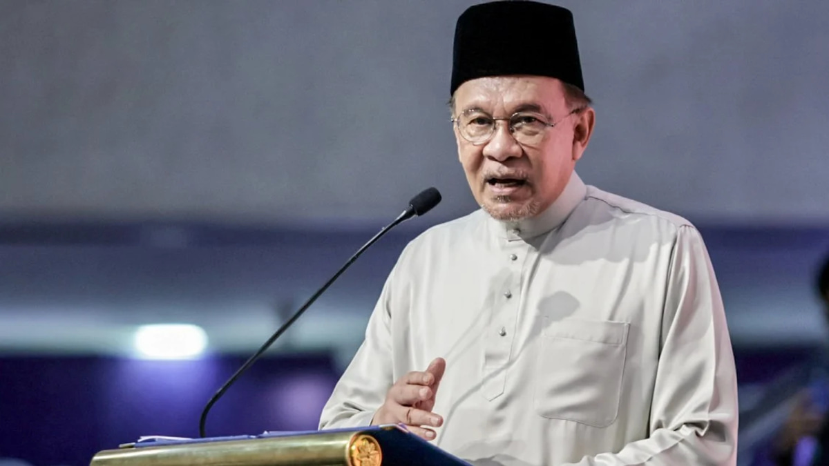PM Anwar's Coalition Tested as Two States Call Snap Polls