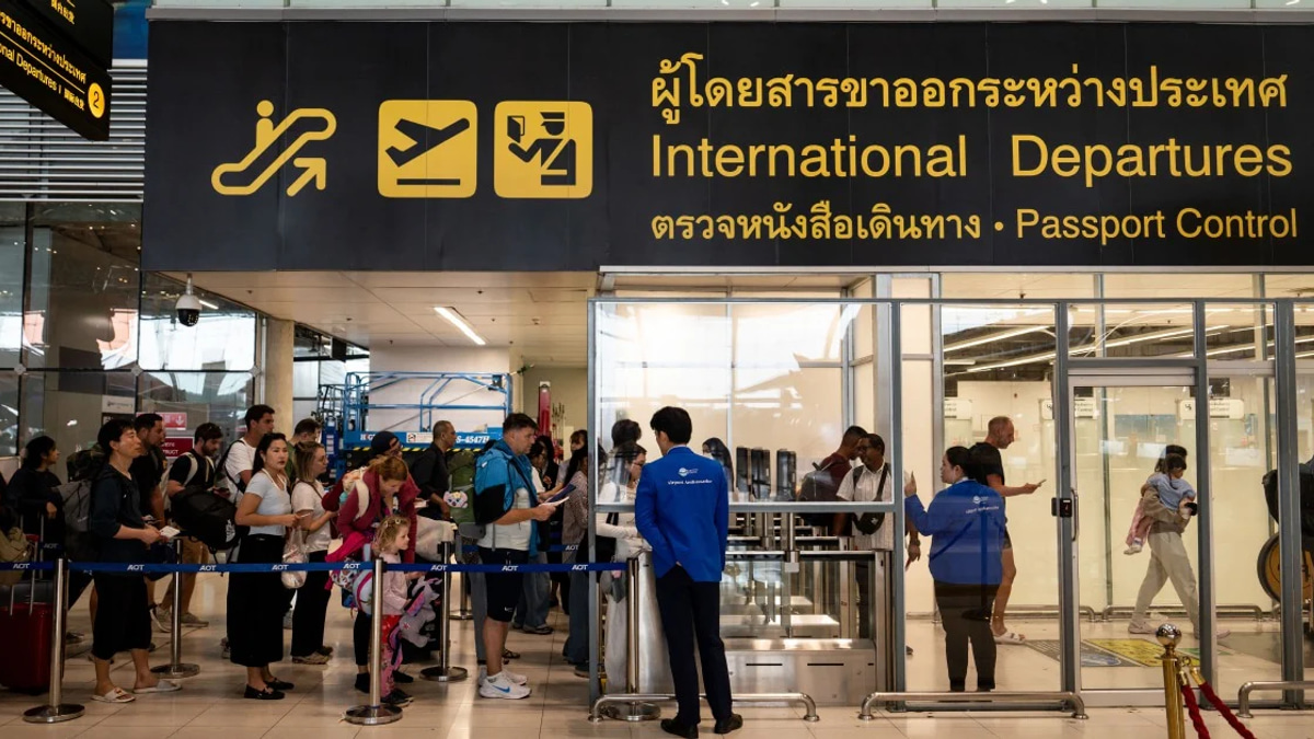 Malaysian arrested at Bangkok airport for attempting to smuggle 250 wild animals