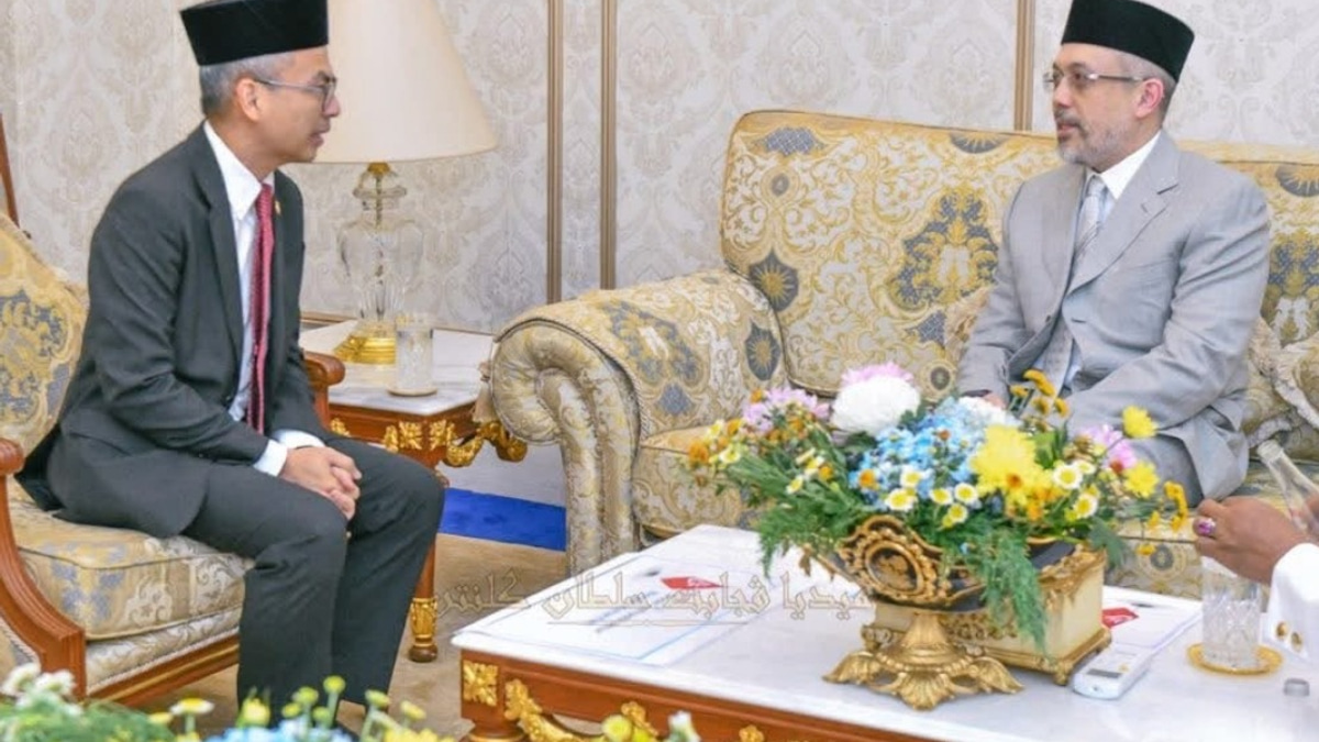 Kelantan Crown Prince Meets Communications Minister to Address Fake Accounts and Royal Institution Concerns