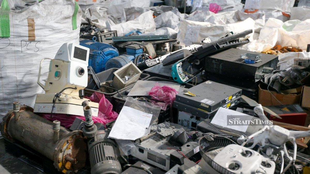 Ten GOF officers detained over extortion allegations at Penang e-waste facility