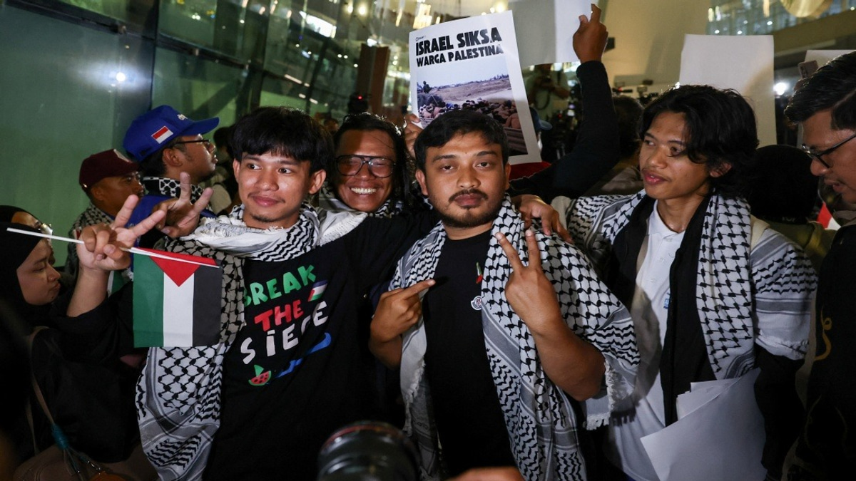 Nine Indonesians From Gaza Aid Ship Return After Israeli Detention