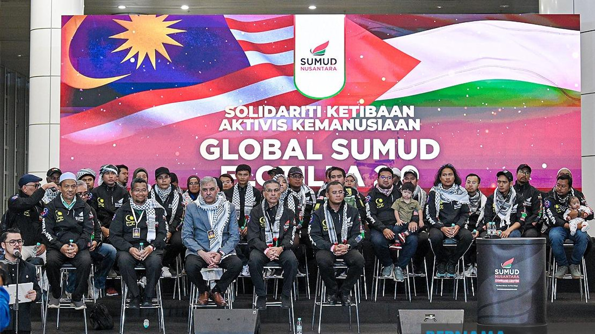 28 Malaysian Activists from Gaza Flotilla Mission Return Home to Warm Welcome