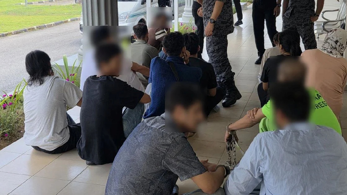 Kelantan court prosecutes 12 undocumented migrants for illegal entry and overstaying