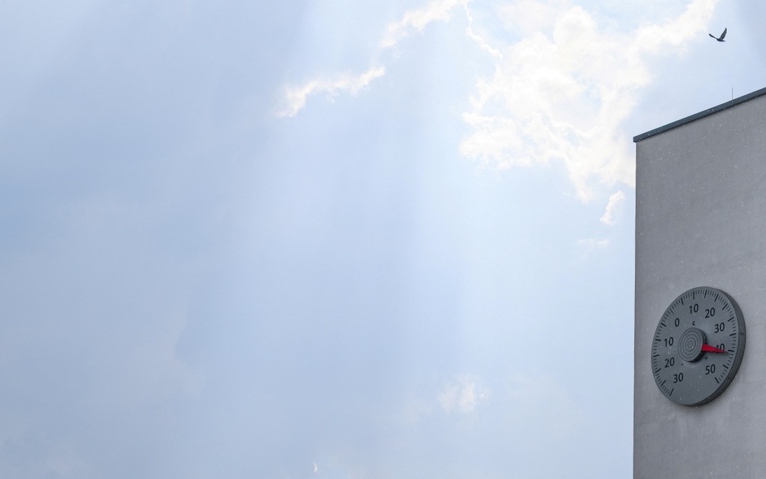 Deadly US Heat Wave Claims 25 Lives as East Coast Faces Flooding Threat