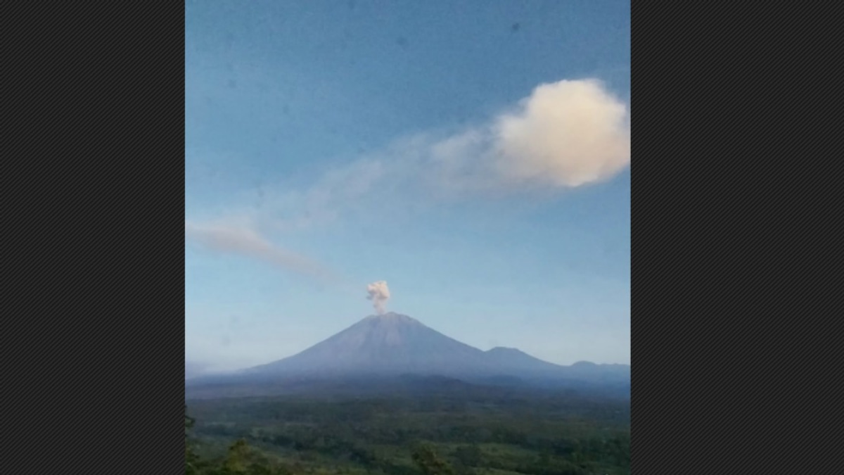 Mount Semeru Erupts Three Times, Ash Columns Reach 1,000 Metres