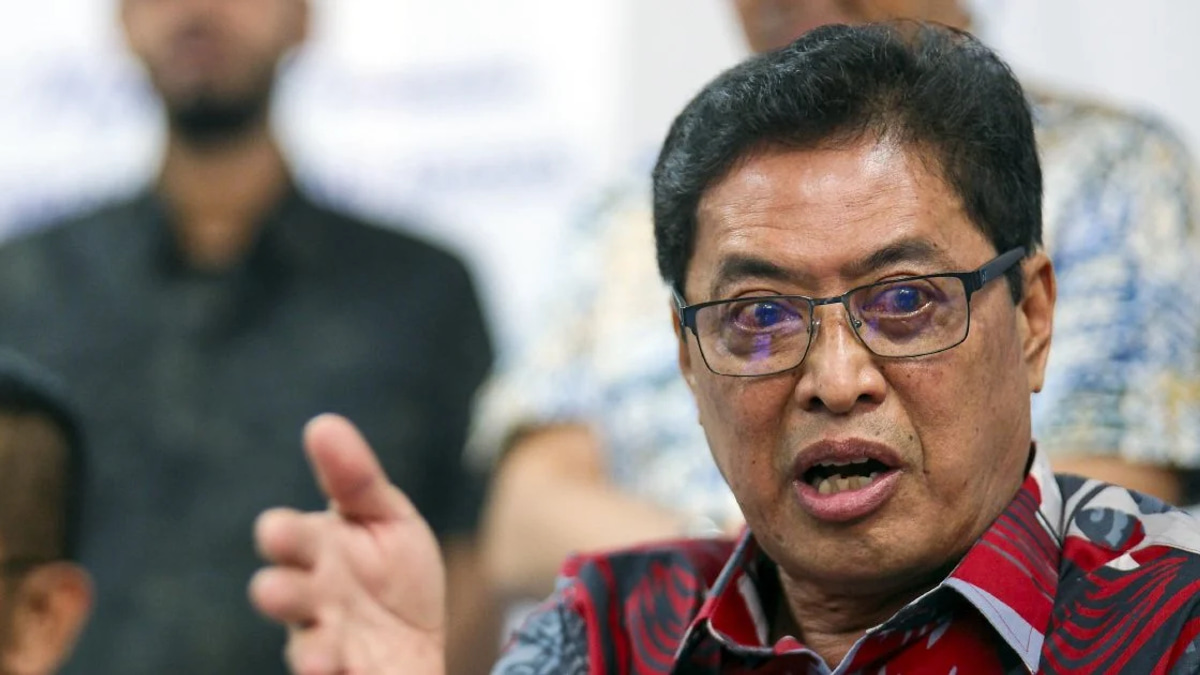Zaid Challenges Azalina Over Secrecy of Azam Baki's Share Holdings